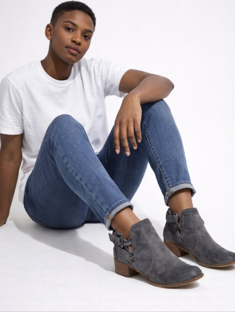 Women's AMS Vickie Booties With Block Heel Size 7.5